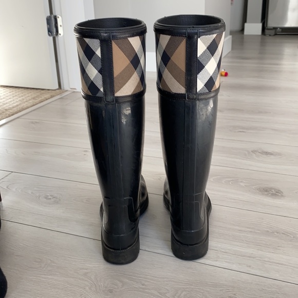 Burberry Rainboots - Picture 4 of 4